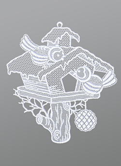 Fensterbild aus Plauener Spitze® - Vogelpaar mit Vogelhäuschen #1W in Weiß