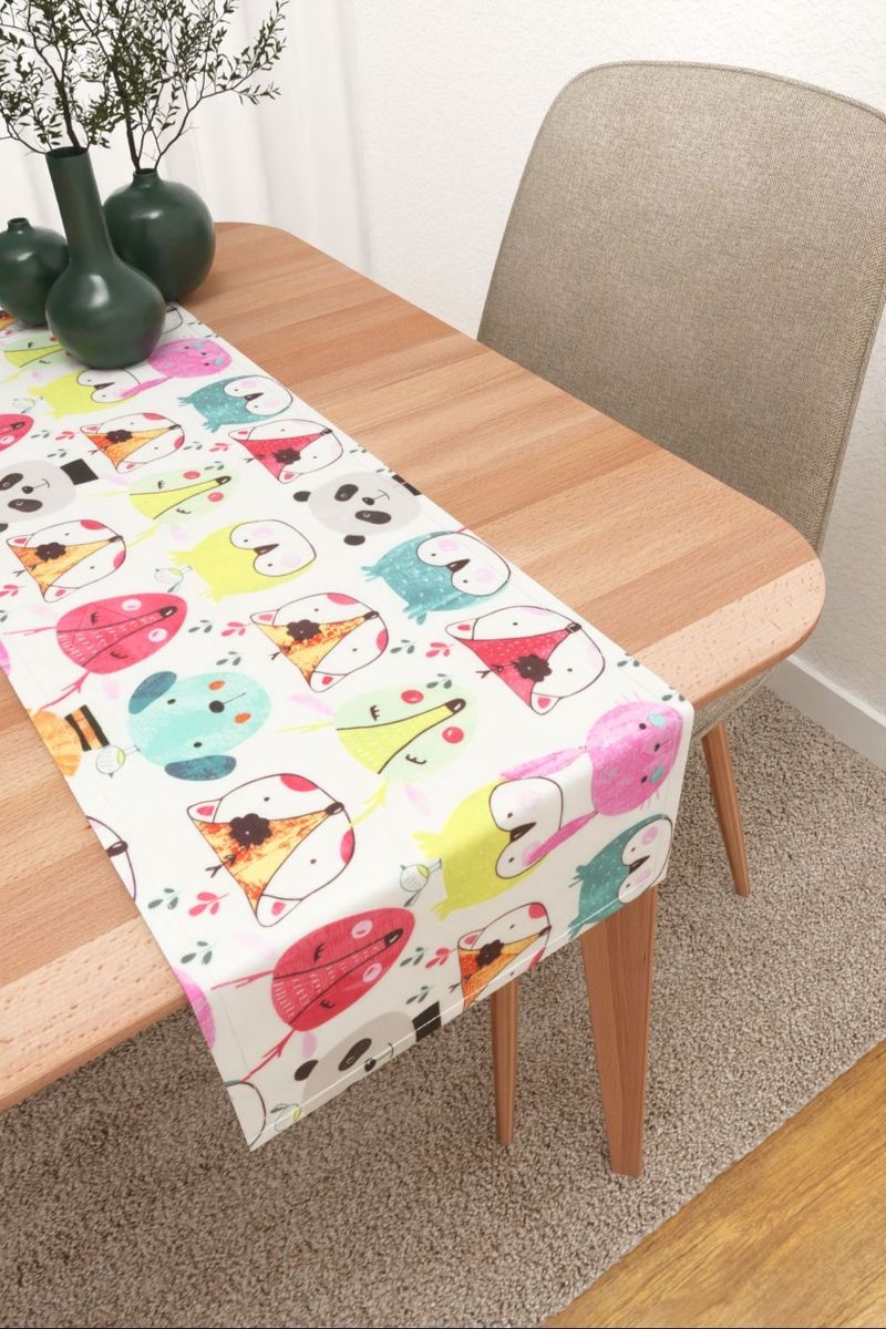 Tischläufer in Weiß